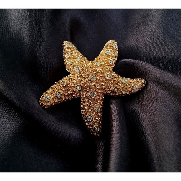 Vintage SWAROVSKI Signed Starfish Gold Tone and Crystals Brooch Pin - Picture 1 of 5